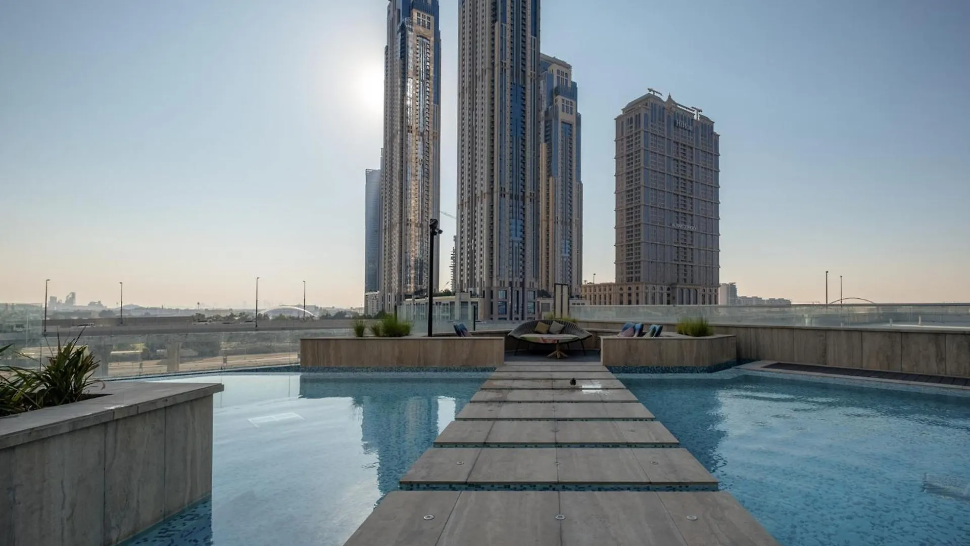 2Br Luxury Retreat - Stunning Canal And Sea View Dubai