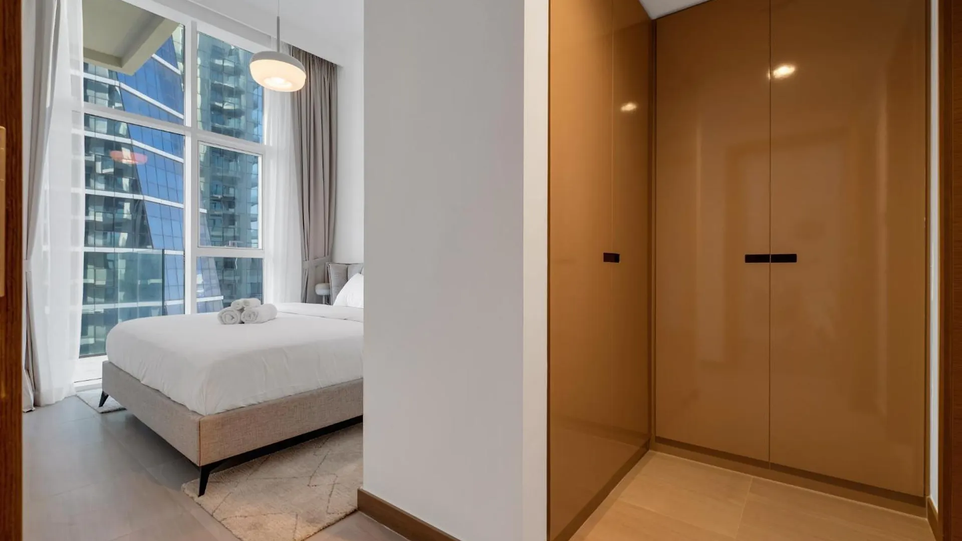 2Br Luxury Retreat - Stunning Canal And Sea View Dubai