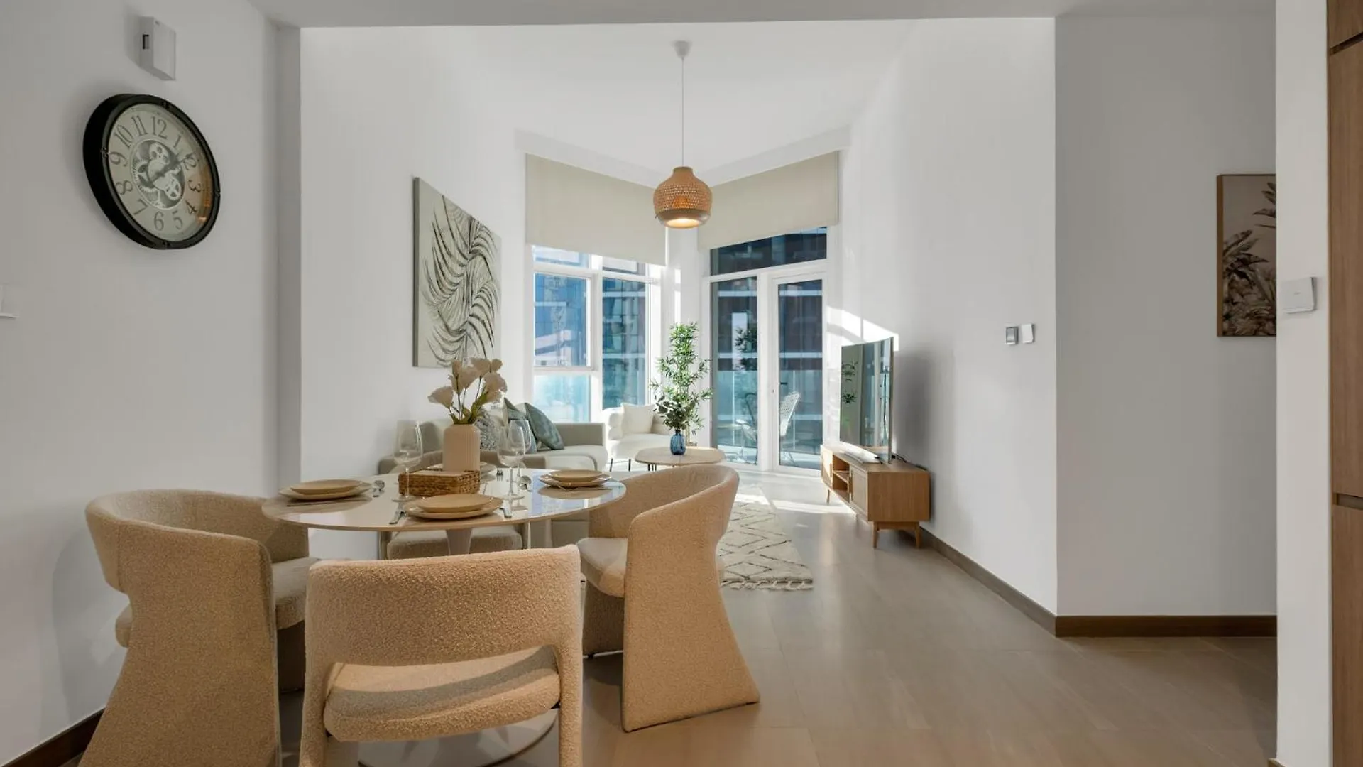 2Br Luxury Retreat - Stunning Canal And Sea View Dubai